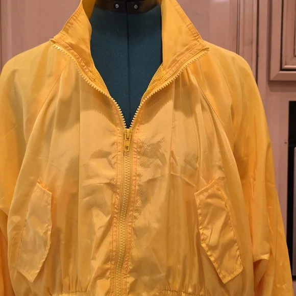 NWOT Forever 21 Yellow Cropped Windbreaker - SZ L - Picture 3 of 7